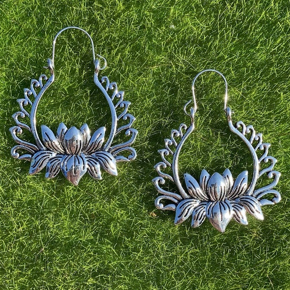 Summer Lotus Hoop Earrings - Picture 2 of 3